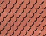 Dachówka karpiówka to jeden z czterech głównych rodzajów dachówek. Z tego typu dachówki można realizować dachy o skomplikowanych kształtach.