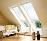 Okna połaciowe stanowią ważny element doświetlenia wnętrza poddasza w projekcie domu.